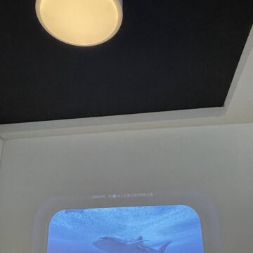XGIMI Magic Lamp e il videoproiettore scompare nella lampada a soffitto