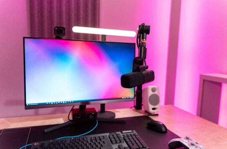 Logitech annuncia nuove soluzioni per i Creator, il microfono XLR Blue Sona e Litra Beam Desktop Key Light