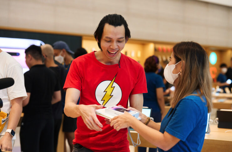 Apple celebra il lancio di iPhone 14, Apple Watch SE e Watch 8