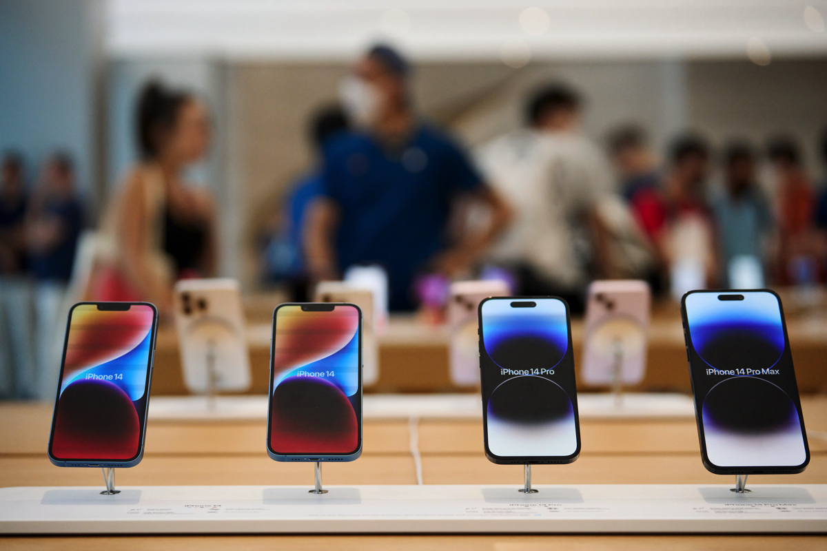 Apple celebrates the launch of iPhone 14, Apple Watch SE and Watch 8