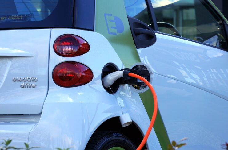 Auto elettrica: non dimenticare di ricaricarla