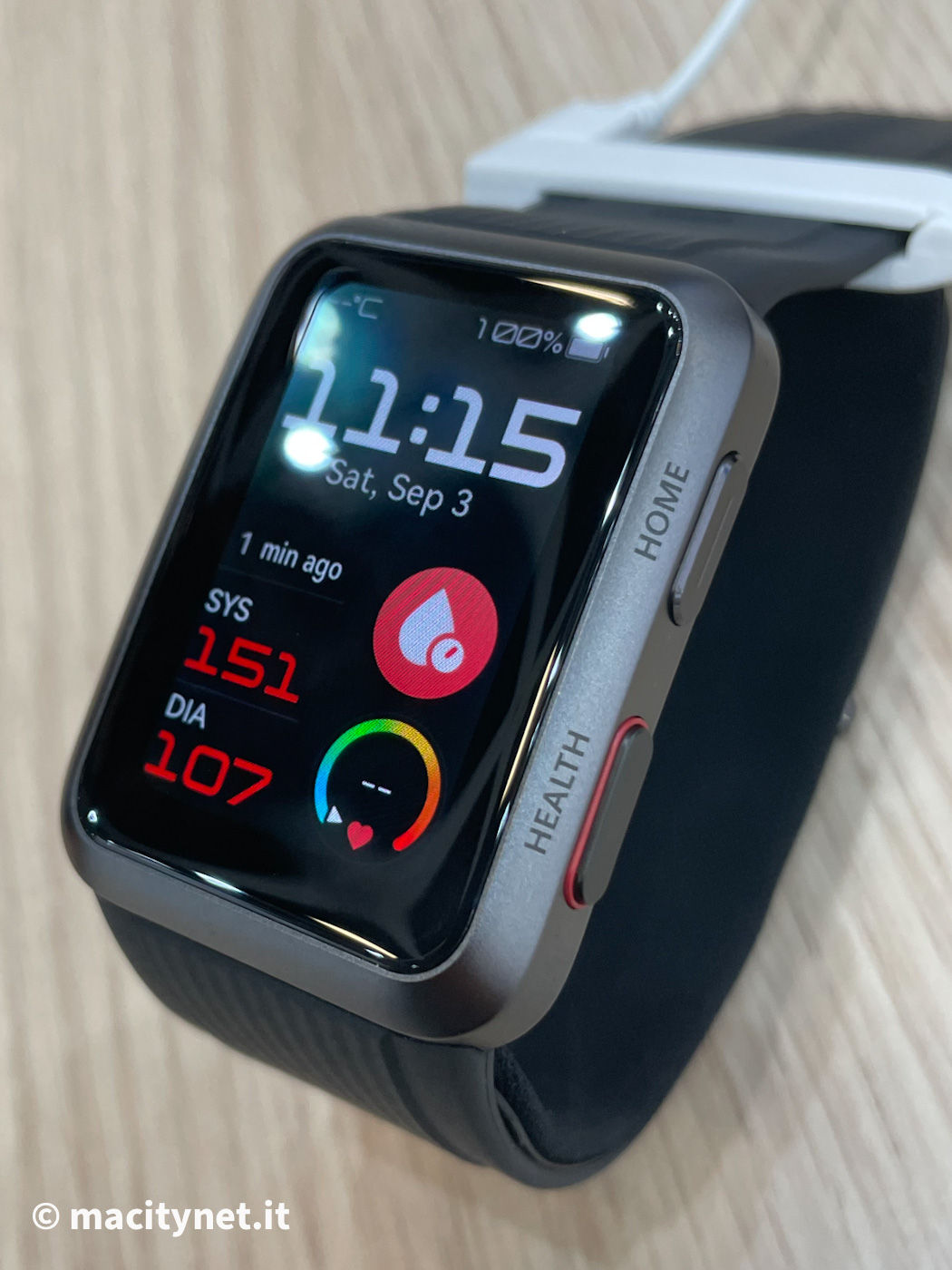 Huawei Watch D: in Italia lo smartwatch che misura la pressione