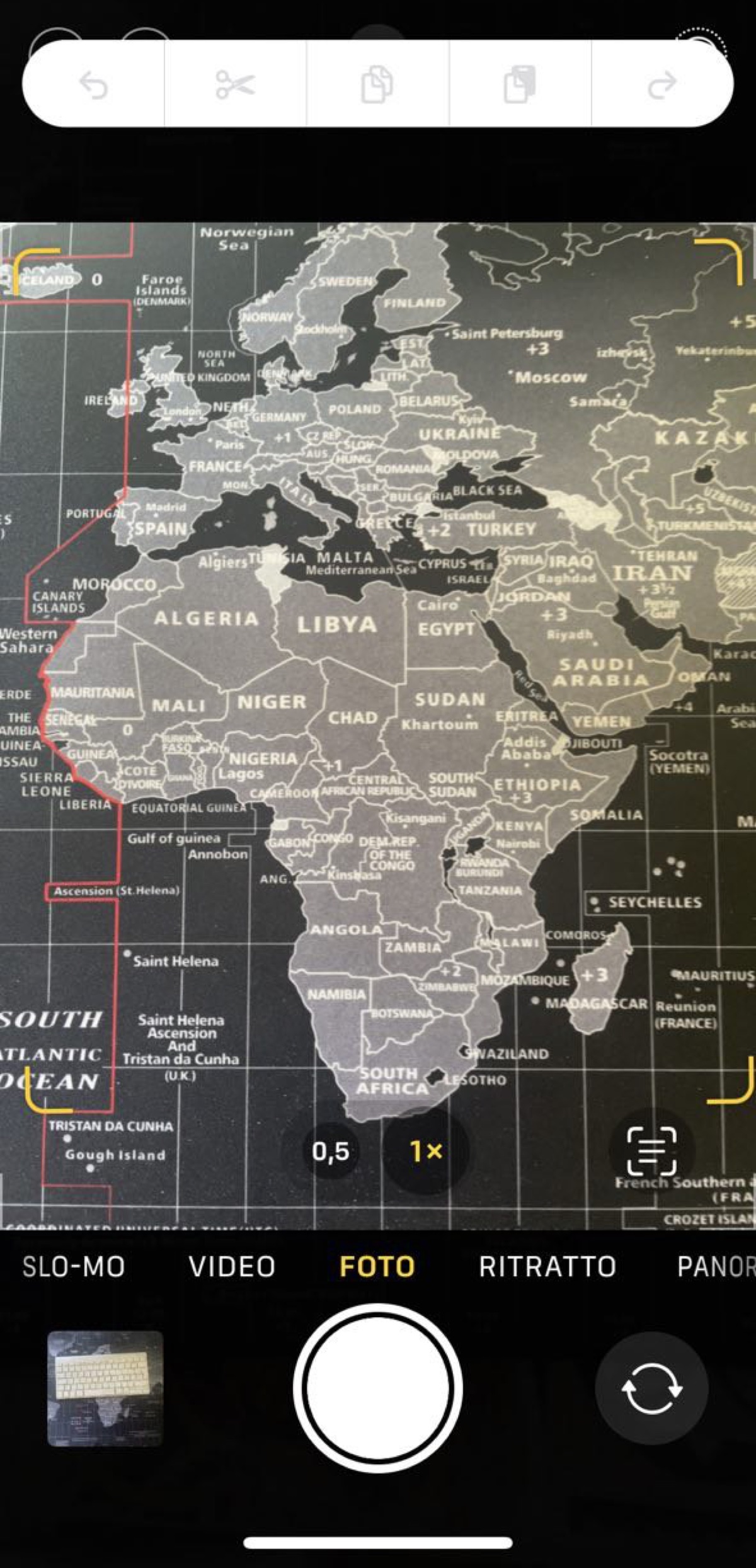 In iOS 16 ritorna il bug delle gesture a tre dita