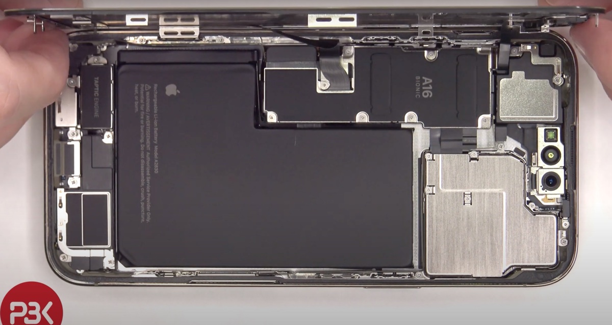 iPhone 14 Pro Max smontato svela scheda logica e Dynamic Island