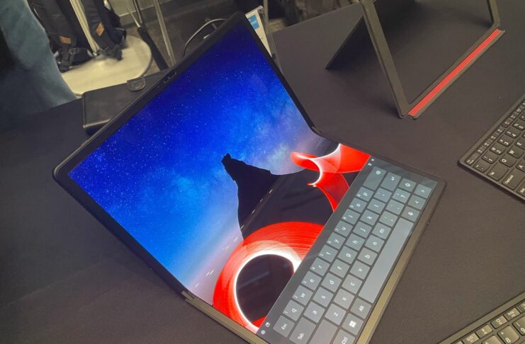 Lenovo è a IFA con il suo ThinkPad X1 Fold con schermo OLED