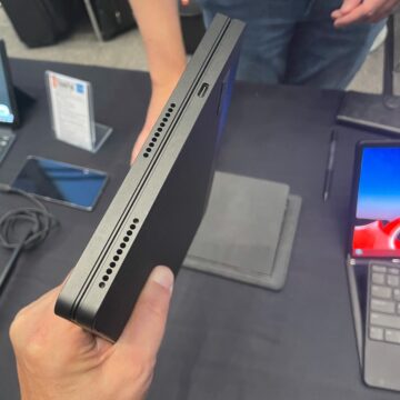 Lenovo è a IFA con il suo ThinkPad X1 Fold con schermo OLED