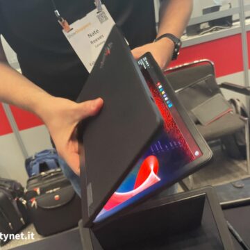 Lenovo è a IFA con il suo ThinkPad X1 Fold con schermo OLED