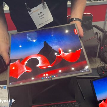 Lenovo è a IFA con il suo ThinkPad X1 Fold con schermo OLED