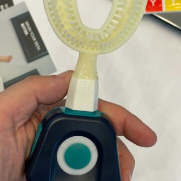 A IFA 2022 lo spazzolino Y-BRUSH lava i denti in 10 secondi