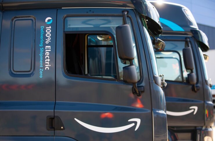 Amazon, oltre 1€ miliardo per camion e furgoni elettrici