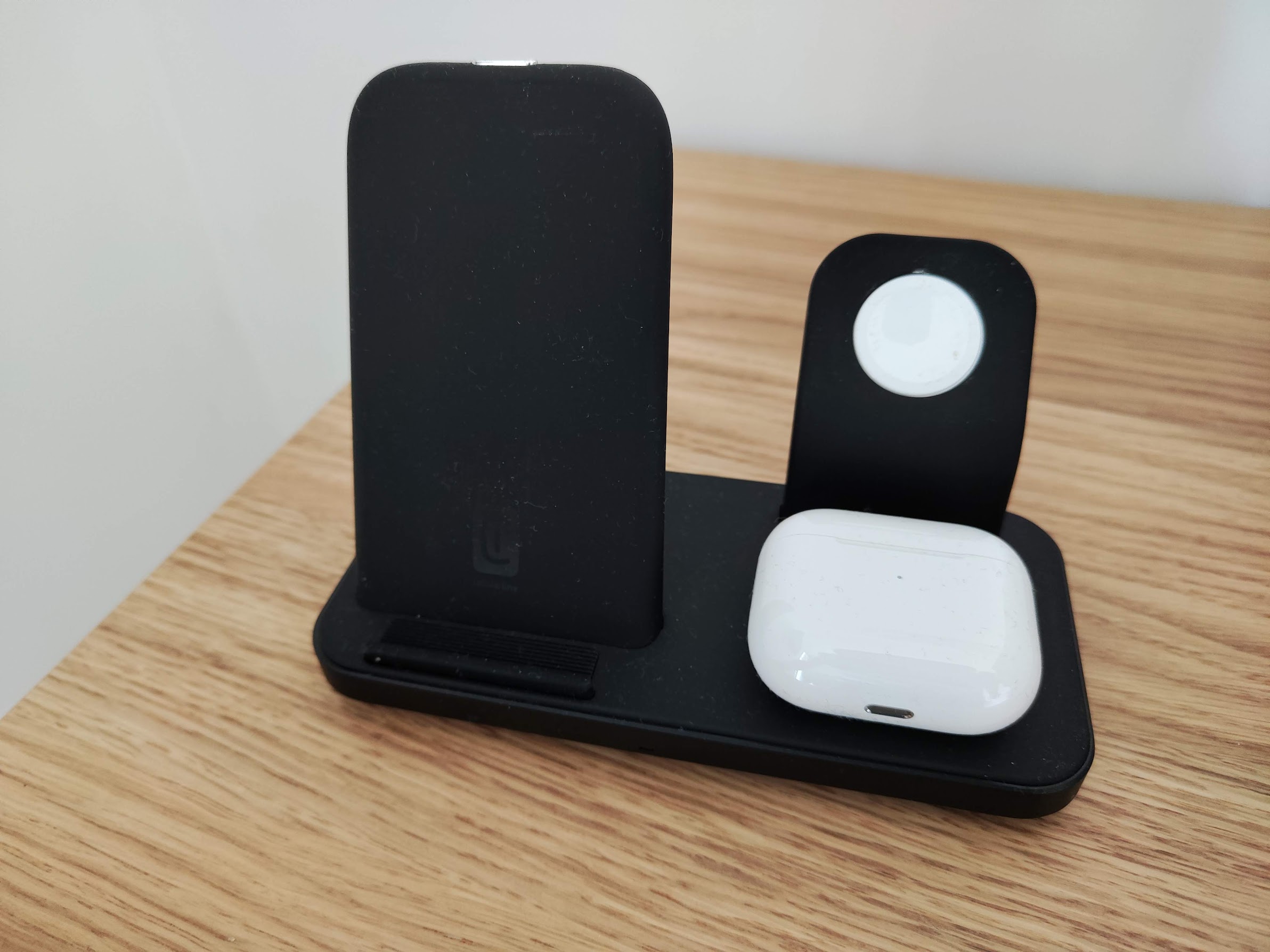 Recensione Trio Wireless Charger, da Cellularline la soluzione di ricarica tutto in uno per dispositivi Apple