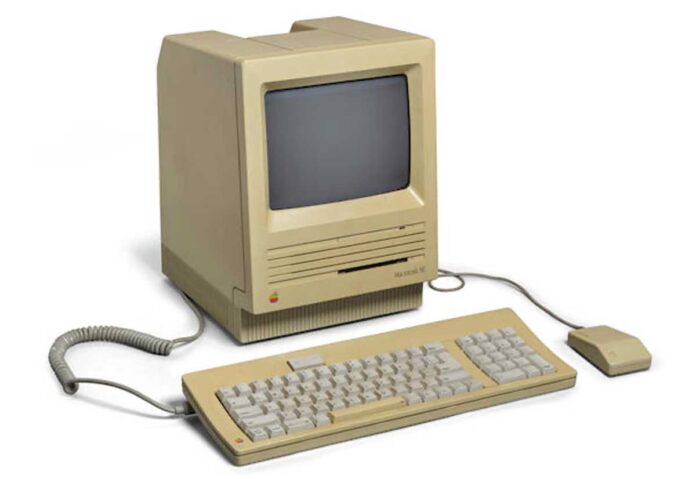 A Macintosh SE belonging to Steve Jobs will be auctioned