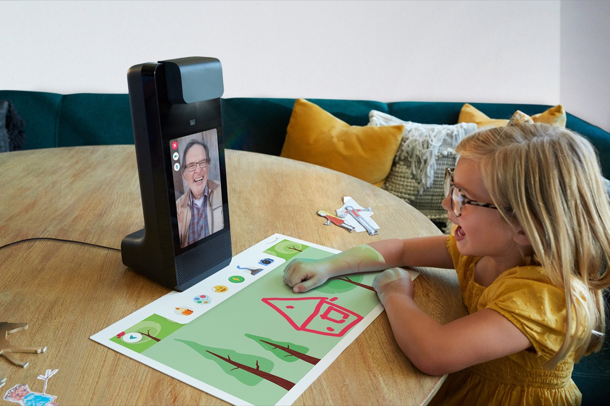 Amazon abbandona Glow, il dispositivo di videochiamata per bambini Amazon abbandona Glow, il dispositivo di videochiamata per bambini