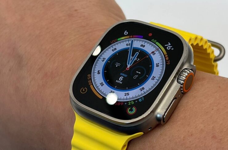 Apple Watch Ultra, il GPS mostra i muscoli tagliando il prato