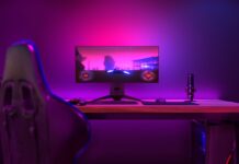 Play Gradient Lightstrip per PC, Philips mette l’Ambiente sui monitor