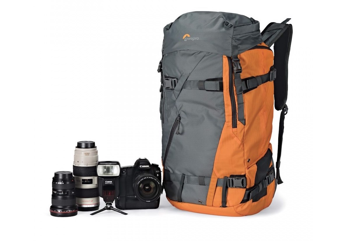 Black Friday, zaino per fotografi trekker Lowepro Powder BP 500 AW al