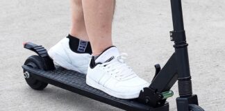 AOVOPRO ESMINI, monopattino elettrico super-leggero in offerta