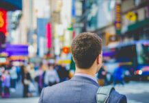 Le aziende tech frenano le assunzioni e tagliano posti Le aziende tech frenano le assunzioni e tagliano posti