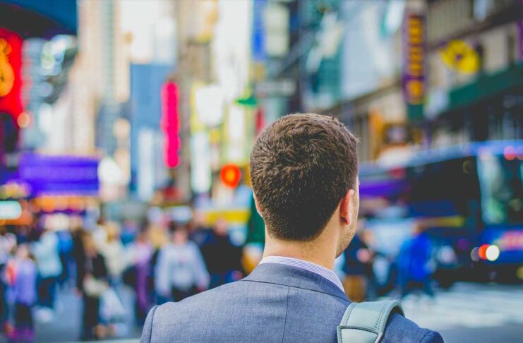 Le aziende tech frenano le assunzioni e tagliano posti