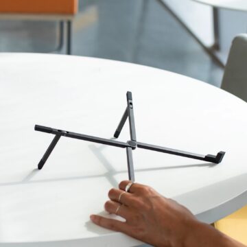 Native Union Fold è il sostegno ultra portatile per MacBook e iPad