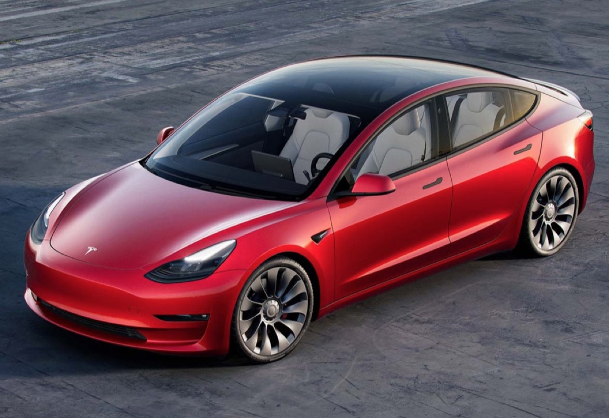 Tesla progetta Model 3 2023 per ringiovanirla e ridurre i costi