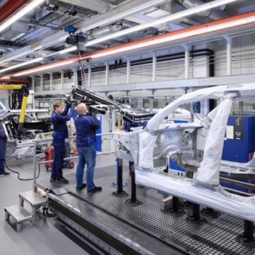 BMW avvia produzione di modello in piccola serie a idrogeno