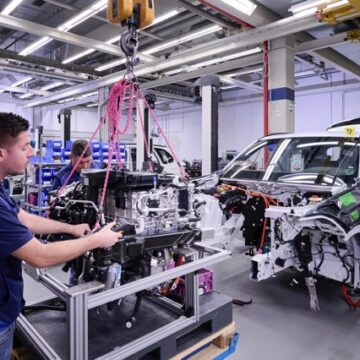 BMW avvia produzione di modello in piccola serie a idrogeno