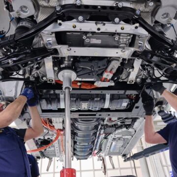 BMW avvia produzione di modello in piccola serie a idrogeno