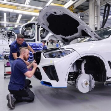 BMW avvia produzione di modello in piccola serie a idrogeno