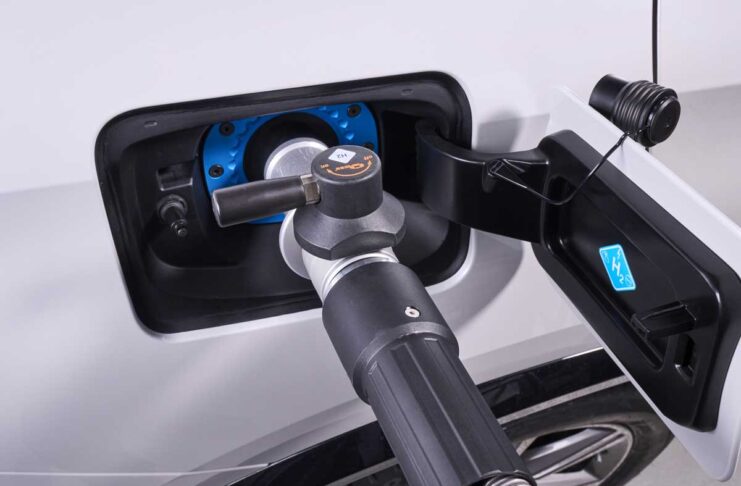 BMW avvia produzione di modello in piccola serie a idrogeno