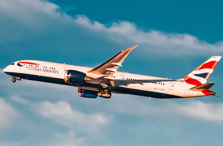 Il Regno Unito semplifica le regole per liquidi e portatili in aereo