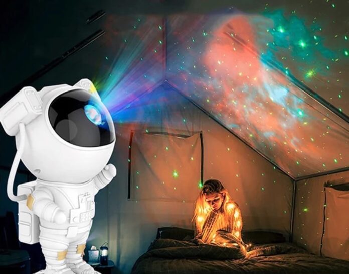 Starry Sky, l’astronauta che proietta stelle e galassie sulle pareti