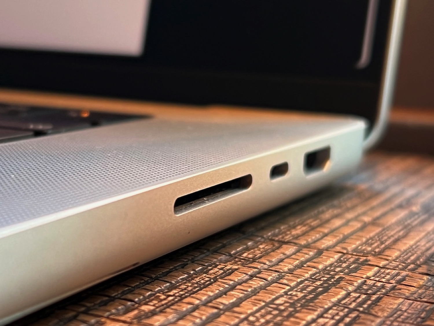 Il grande fratello è tornato, la recensione di MacBook Pro 16 M2 Pro Il grande fratello è tornato, la recensione di MacBook Pro 16 M2 Pro