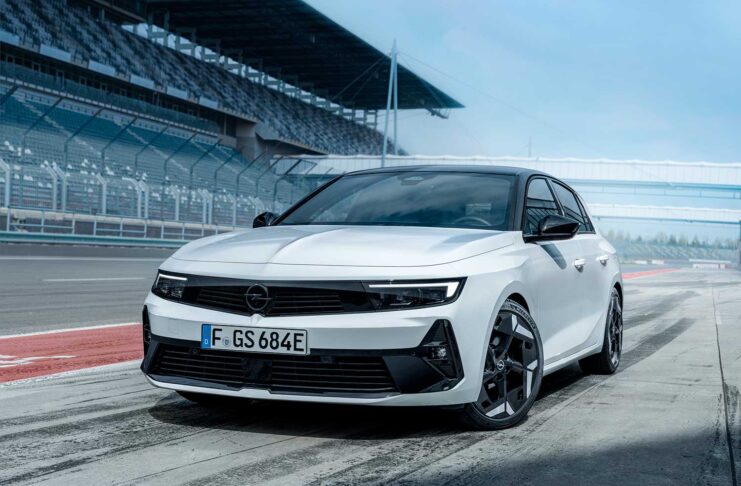 Al via gli ordini di Opel Astra GSe e Opel Grandland GSe