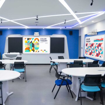 Panasonic LCD PT-CMZ50 è un nuovo proiettore per distanze ultra-corte