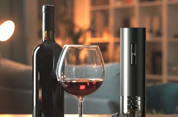 Il cavatappi elettrico GHB apre le bottiglie in 8 secondi
