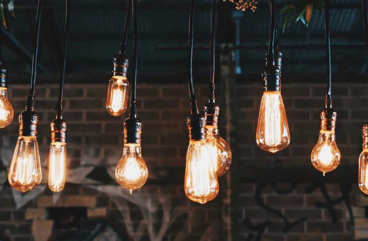 Da oltre un anno una scuola del Massachusetts non riesce a spegnere le luci