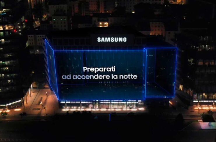 Samsung, proiezione sul suo edificio milanese per l’evento Galaxy Unpacked del 1° febbraio