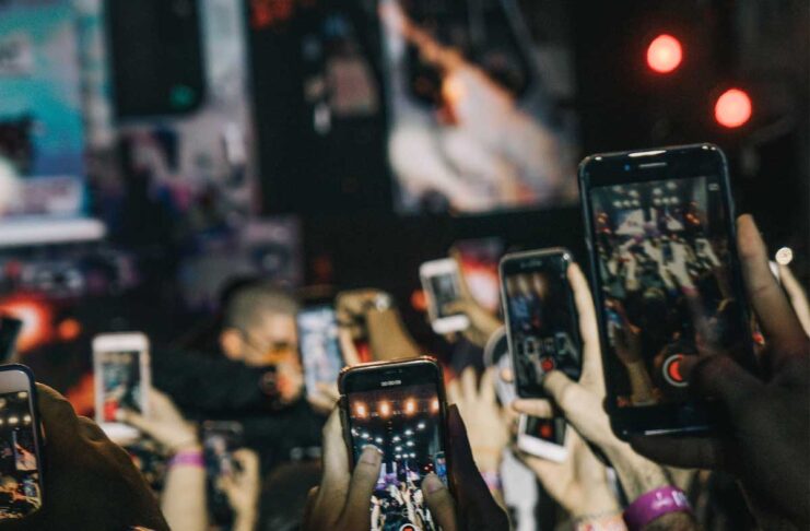 Quasi 6 miliardi le persone sui social entro il 2027