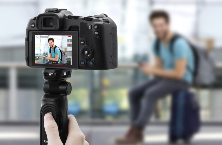 EOS R50 ed EOS R8, i pesi leggeri Canon per fotografi e creativi con due nuovi obiettivi 