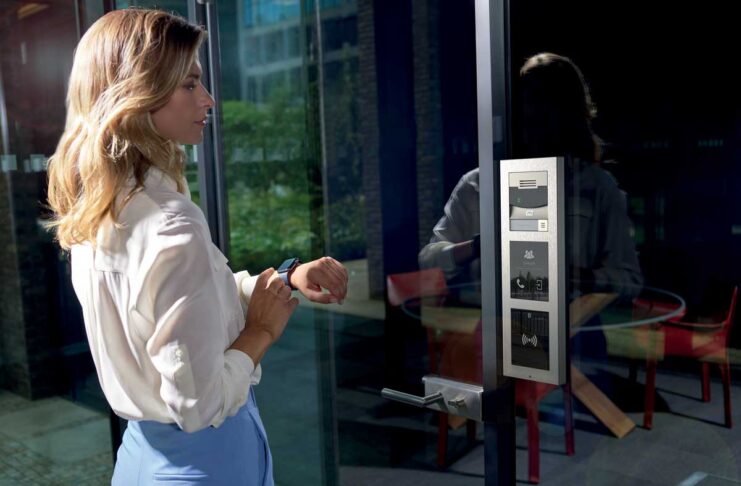 L’app di 2N visualizza i prodotti nel contesto con la Realtà Aumentata