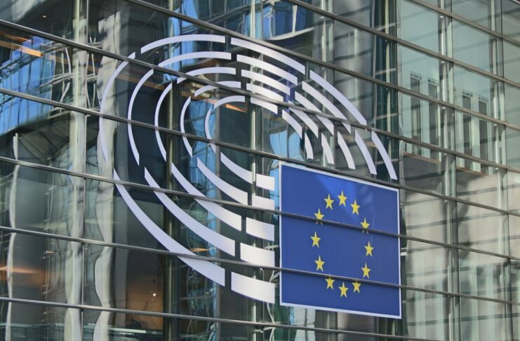 La Commissione UE vieta TikTok ai dipendenti