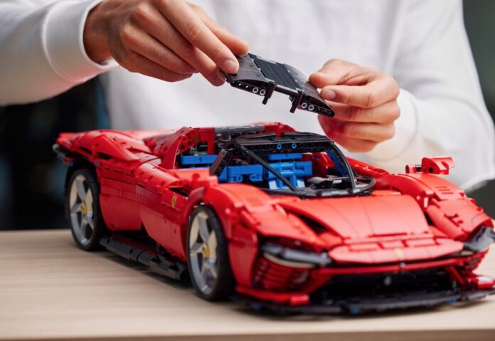 Bolidi Lego in sconto, Technic Ferrari Daytona SP3 e Lamborghini Sián FKP 37