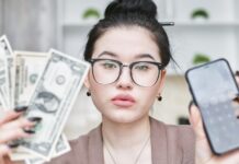 Paga 35 mila euro un iPhone che non userà mai