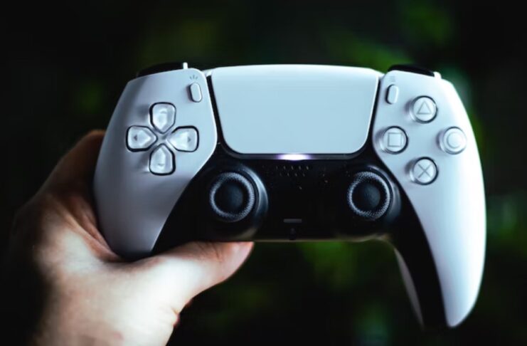 Sony triplica le vendite PS5 e smonta il VR2 in video