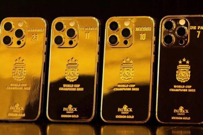 Per la vittoria ai mondiali Messi regala iPhone in oro a squadra e staff