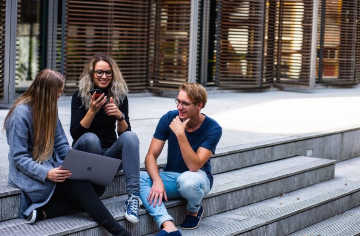 La battaglia dei sessi uomini e donne scelgono iPhone diversi