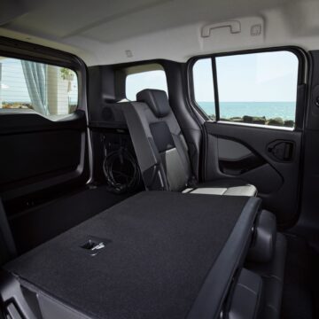 Nissan Townstar 100% elettrico arriva anche in versione Combi per il mercato europeo