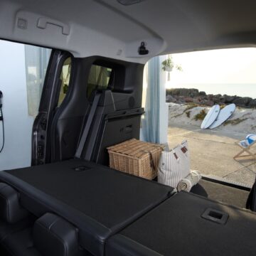 Nissan Townstar 100% elettrico arriva anche in versione Combi per il mercato europeo