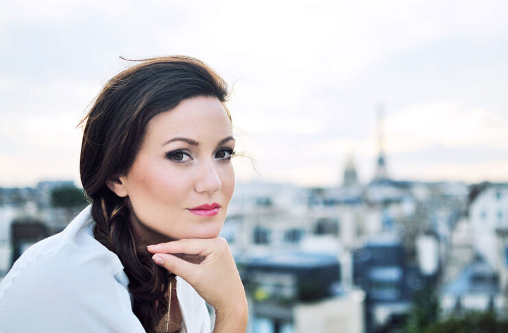 Il soprano Julie Fuchs all’Apple Store Champs-Elysées